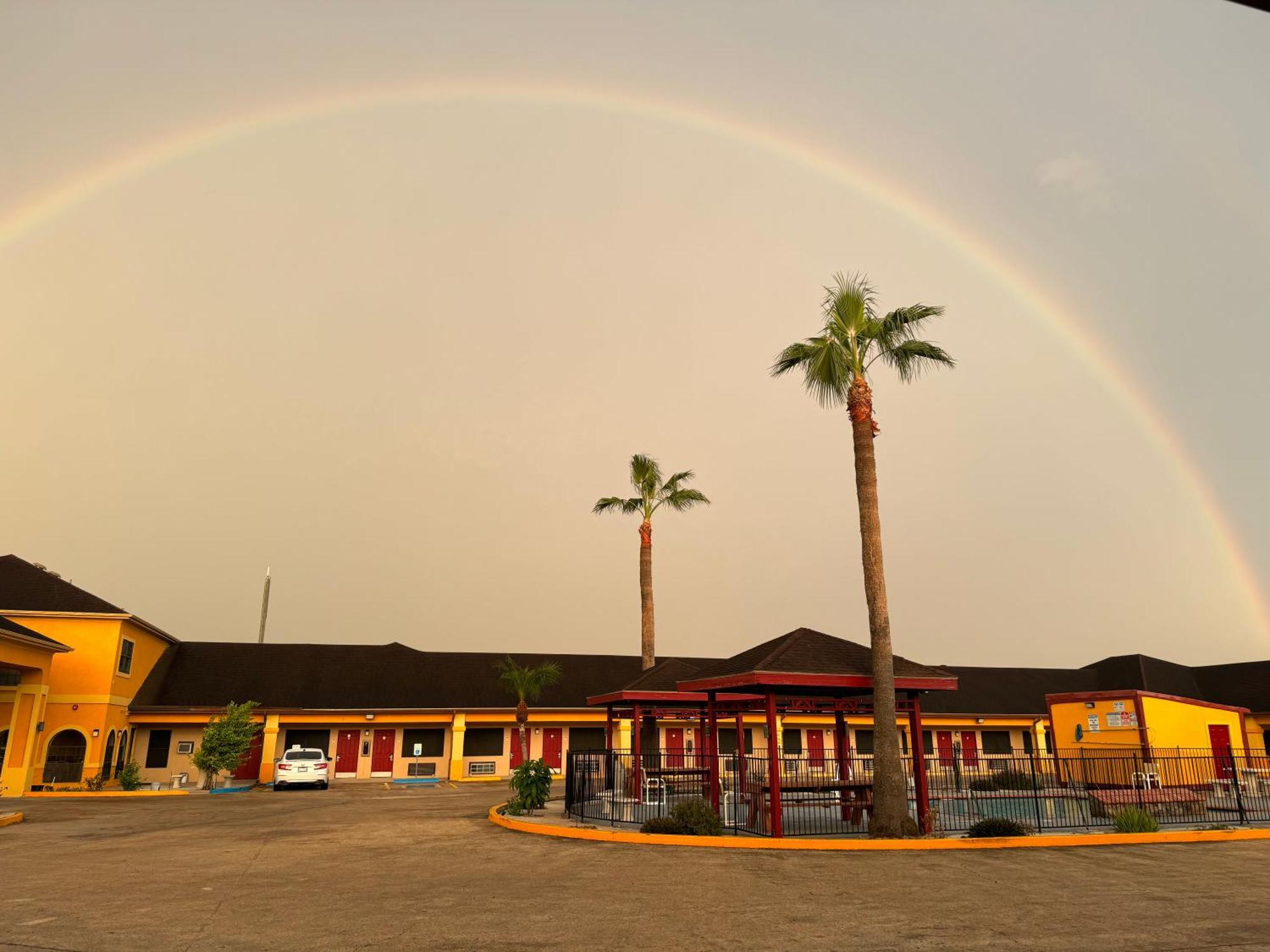 Los Fresnos Inn&Suites Exterior foto