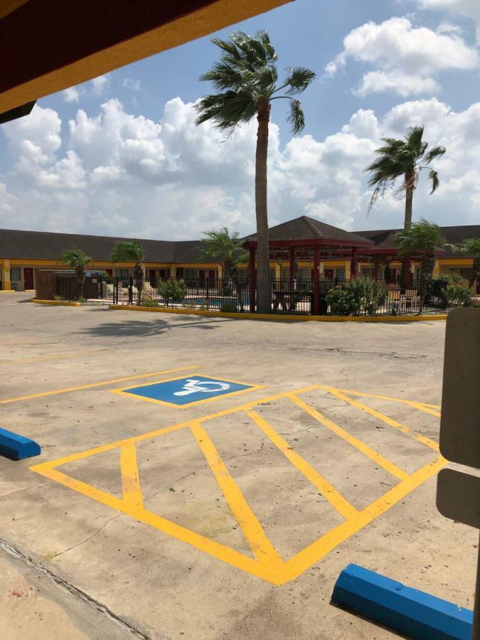 Los Fresnos Inn&Suites Exterior foto